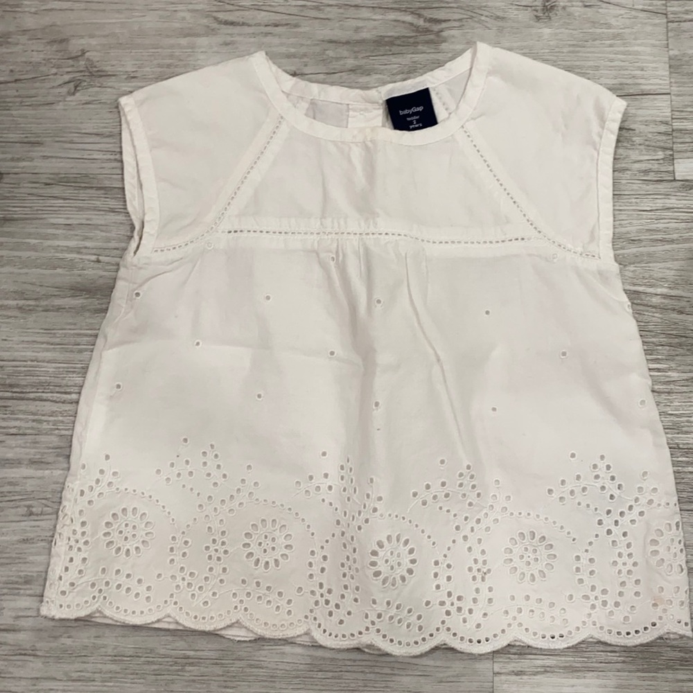Baby Gap. Size 2. White.